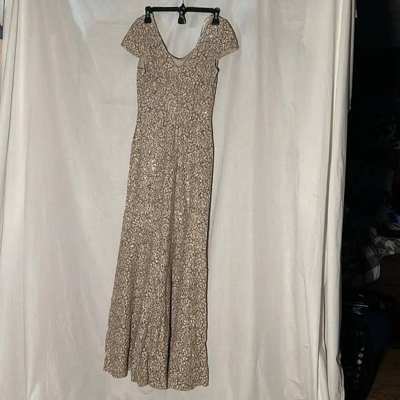 Alex Evenings Women's Long V-Neck Stretch
Sequin Corded Lace Cap Sleeve Dress - Picture 4 of 8